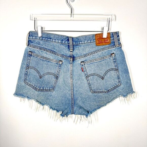 Levi's Women’s Size 32 Blue Denim Cotton Distressed Button Fly Cut Off Shorts - Picture 4 of 9